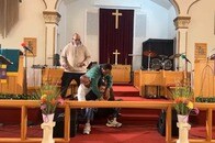 【動画】米教会で、男が牧師を真正面から銃撃...その瞬間に起きた「奇跡」の一部始終を収めたライブ映像を公開