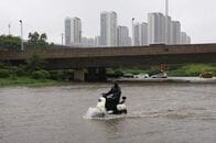中国南西部で豪雨、住宅倒壊などで10人死亡　2万人超が避難