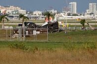 アマゾン貨物便がマイアミ空港でオーバーラン、少なくとも5人死亡