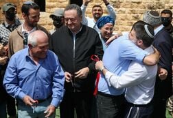 イスラエル、ヒズボラ武装解除までレバノン南部撤退せず　米批判受け発言修正