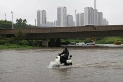 中国南西部を襲う豪雨、住宅倒壊などで10人死亡…2万人超が避難