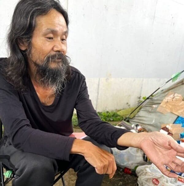 荒川河川敷のホームレス