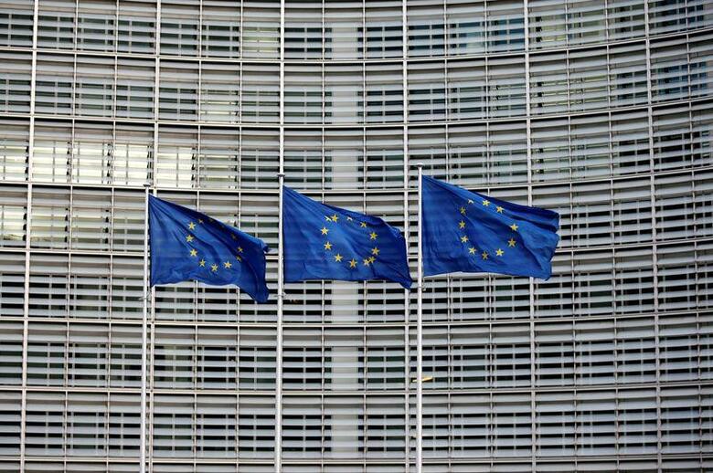 欧州連合（EU）の行政執行機関である欧州委員会は28日、EU各国政府に対し、加盟国が一定額の投資と引き換えに国籍を与える「ゴールデンパスポート」制度を終了するよう求めた。併せてロシア人とベラルーシ人へのビザ販売の停止も要請した。2018年1月、ブリュッセルで撮影（2022 年　ロイター／Francois Lenoir/File Photo）