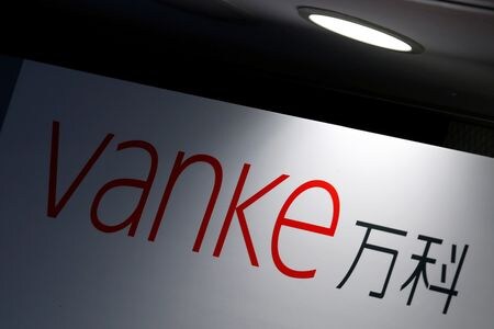　１１月６日、中国不動産開発大手の万科企業の筆頭株主である国有企業、深セン地鉄は、万科への新たなキャッシュフロー支援として１００億元（１３億８０００万ドル）を超える「市場ツール」を準備しているとの考えを示した。香港で２０１６年撮影（２０２３年　ロイター/Bobby Yip）