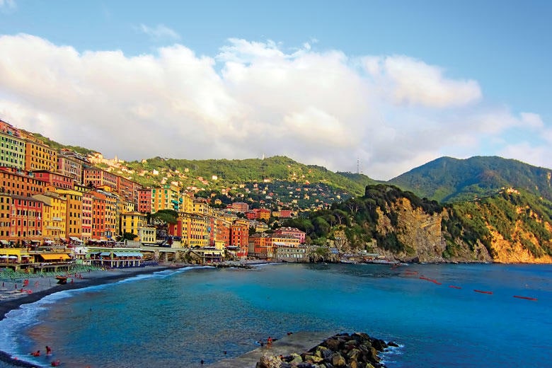 イタリアの港町カモーリ（リグーリア州）　JULOF90/ISTOCKPHOTO