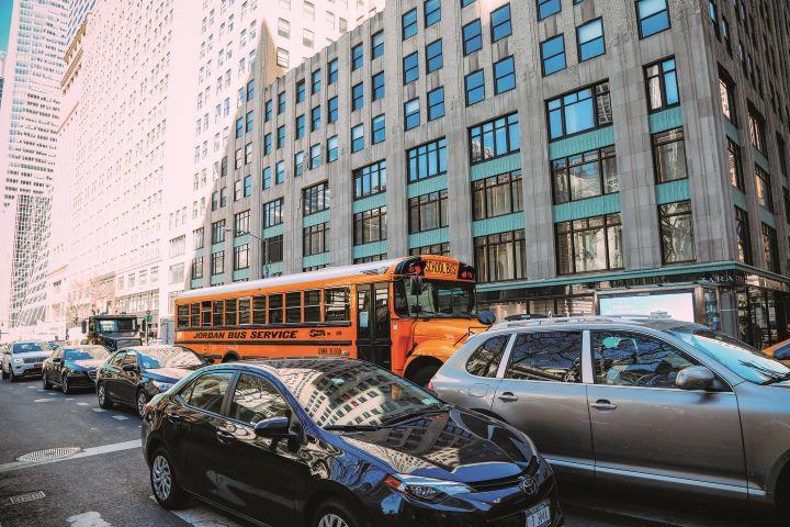 車社会を転換 交通事故を減らすには、公共交通機関への移行を推進すべき　ALEXSL/ISTOCK