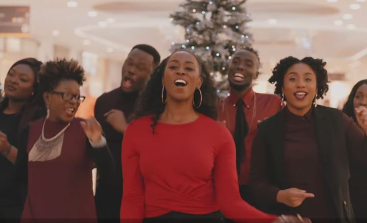 200曲以上を分析して作られたクリスマスソング「Love\'s Not Just For Christmas」YouTube