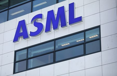 　１月２５日、オランダの半導体製造装置メーカー、ＡＳＭＬホールディングが２５日発表した第４・四半期決算は、利益が予想を上回った。オランダ・アイントホーフェンの同社本社で２０１年１月撮影（２０２３年　ロイター/Eva Plevier）