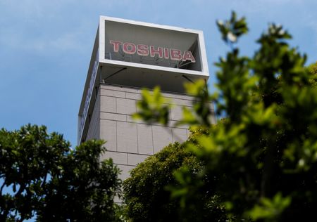 　２月７日、東芝は昨年１１月に示した会社の３分割案を２分割に変更すると発表した。写真は東京で２１年６月撮影（２０２２年 ロイター/Issei Kato ）