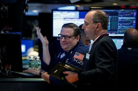 　８月１３日、米国株式市場は続落。トルコリラ急落に伴う世界的な不安が波及した。ダウとＳ＆Ｐ５００は４営業日続落となった。トルコ危機波及への懸念から金融株が売られ、シティグループ、バンク・オブ・アメリカ（バンカメ）、ウェルズ・ファーゴ（Ｗファーゴ）、ＪＰモルガン・チェースは０．８─２．３％安で引けた。写真は７月、ニューヨークで（２０１８年　ロイター/Brendan McDermid）