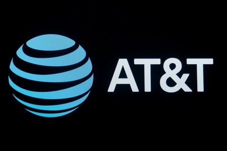 　５月１６日、米通信大手ＡＴ＆Ｔは、ＣＮＮやＨＢＯなどのメディア資産について、ＨＧＴＶやＴＬＣなどのテレビ局を傘下に持つメディア企業ディスカバリーと統合する方向で合意に近づいている。同社のロゴ、米ニューヨークで２０１９年撮影（２０２１年　ロイター／Brendan McDermid）