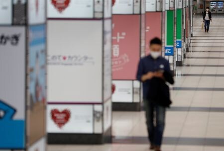 　塩野義製薬は２５日、開発中の新型コロナウイルス感染症の経口治療薬について、国内供給することで厚生労働省と基本合意書を締結したと発表した。都内で２０２０年５月撮影（２０２２年　ロイター/Kim Kyung-Hoon）