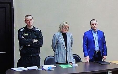 ロシアの裁判所は２２日、服役中の反政府活動家アレクセイ・ナワリヌイ氏に対し、詐欺と法定侮辱の罪で新たに懲役９年を言い渡した。ロシアで撮影（２０２２年　ロイター/Evgenia Novozhenina）