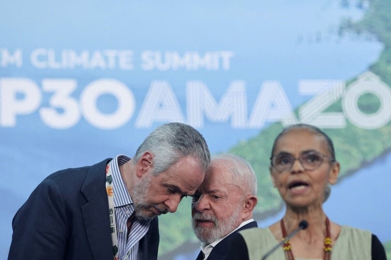 COP30の議長国を務めるブラジルのマリナ・シルバ環境・気候変動相（右、11月19日）　Adriano Machado-Reuters