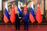 習近平がロシア首相と会談、一方的制裁への共同対応を表明
