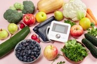 医師がすすめる「血圧が気になる人」が毎日食べたい食品…海藻、豆腐、トマトジュースの実力