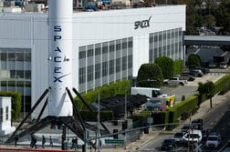 EXCLUSIVE-スペースＸが200億ドルのつなぎ融資確保、ＩＰＯ控え債務借り換え