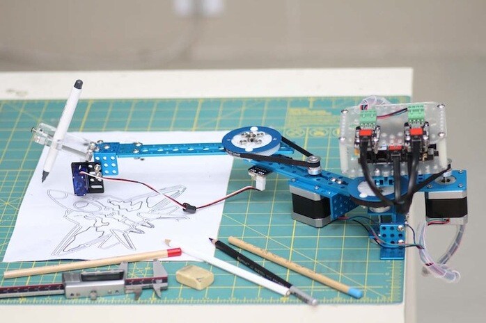 感嘆！ 4通りに組み替えられるお絵描きロボット「mDrawBot