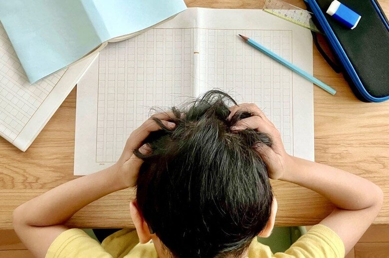 少子高齢化で少なくなった子どもに過剰な期待がかけられる　photoAC