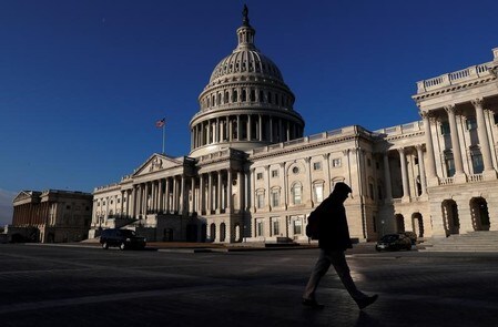 　４月１２日、米下院は、財政収支均衡化を定める憲法改正案の採決を実施、十分な支持を得られず否決された。写真はアメリカ合衆国議会議事堂。ワシントンで２月撮影（２０１８年　ロイター／Leah Millis）