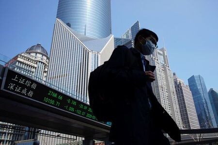 　４月２８日、複数の関係筋によると、中国財政省は３省に対して特別地方債の追加の発行枠を付与した。写真は中国で３月撮影（２０２０年　ロイター／ALY SONG）