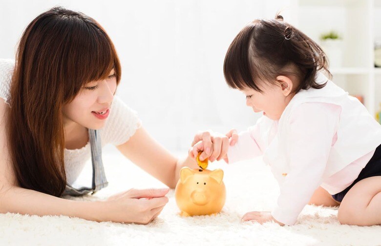 ｢お金持ちにはどうすればなれるの？｣　あなたなら子供の質問にどう答える？　Tomwang112 - iStockphoto