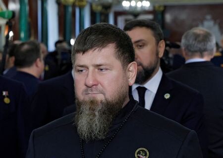 　５月２３日、ロシア南部チェチェン共和国のカディロフ首長（写真）は、ロシア大統領府（クレムリン）でプーチン大統領と会談し、ウクライナとの戦争でロシアを支援するため戦闘員の追加派遣を申し出たと明らかにした。写真はロシアのモスクワでの代表撮影（２０２４　ロイター）