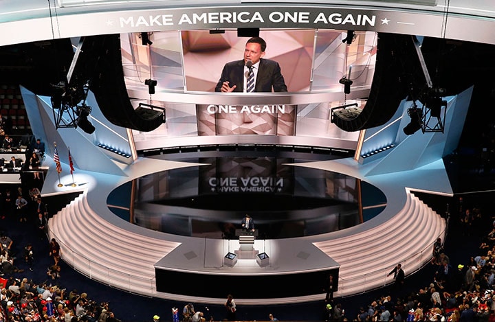 パランティアの共同創設者ティールは大統領選でトランプを支持していた（写真は昨年7月の共和党大会でスピーチするティール）　Rick Wilking-REUTERS