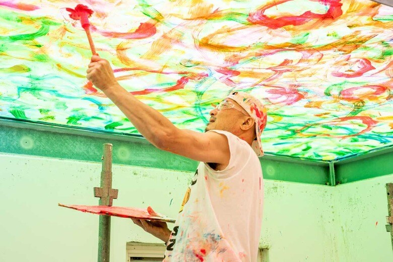 2018年6月、《直島銭湯「I♥︎湯」》天井画の再制作時の様子（写真：井上嘉和）