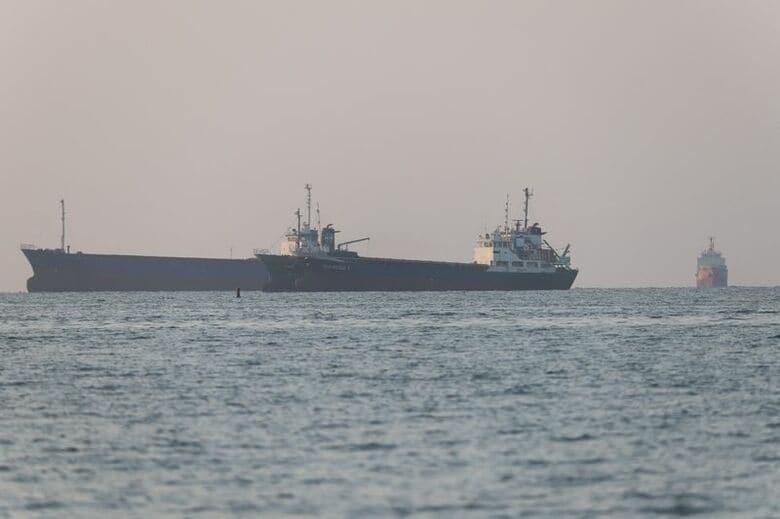６月８日、イランのバンダルアバスの海岸近くのホルムズ海峡で撮影　Amirhosein Khorgooi/ISNA/WANA (West Asia News Agency) via REUTERS