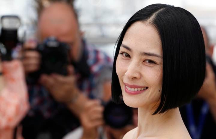 13年ぶりの連ドラレギュラー出演でも盤石の演技で視聴者を釘付けにしている深津絵里　REGIS DUVIGNAU - REUTERS