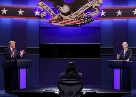 　１０月２２日　１１月３日の米大統領選に向けた最後の候補者討論会がテネシー州ナッシュビルで開かれた。代表撮影（２０２０年　ロイター）