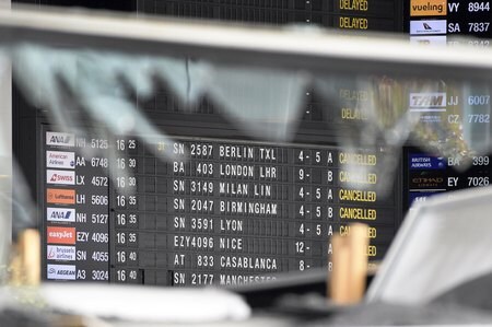 　３月２４日、ブリュッセル国際空港は早くても２８日まで、旅客便の運航を停止すると発表した。写真はターミナルで２３日代表撮影（２０１６年　ロイター）