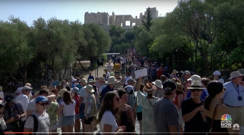 熱波に襲われる欧州では、ギリシャのアクロポリス神殿が日中の立ち入りが制限されることに。　NBC News / YouTube
