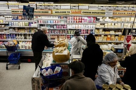 ニューヨークのスーパーマーケットに陳列された商品。２０２５年１１月撮影。REUTERS/Jeenah Moon