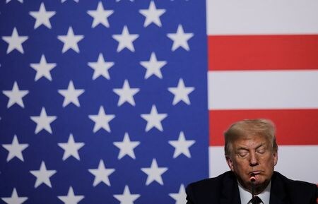 ７月３０日、トランプ米大統領（写真）がツイッターで、郵便投票で不正が起きる懸念があることを理由に１１月３日の大統領選の延期に言及した。米ワシントンで撮影（２０２０年　ロイター/Carlos Barria）