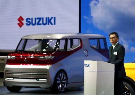 　２月２日、スズキの鈴木俊宏社長は、トヨタのダイハツ完全子会社化について、インドなどの市場で脅威になるとの見解を示した。鈴木社長、東京モーターショーで昨年１０月撮影（２０１６年　ロイター／Thomas Peter）