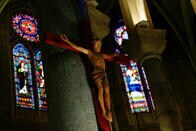 被害者の大半は男の子で10代前半　仏カトリック教会、性的虐待「21万6000人」の衝撃