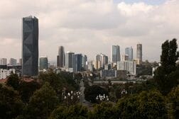 エチオピア、10億ドル債再編で暫定合意　危機解決へ前進
