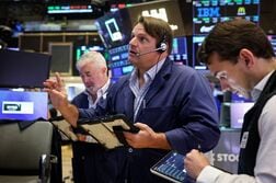ＮＹ市場サマリー（24日）＝ドル上昇、利回り低下　Ｓ＆Ｐ・ナスダック反落
