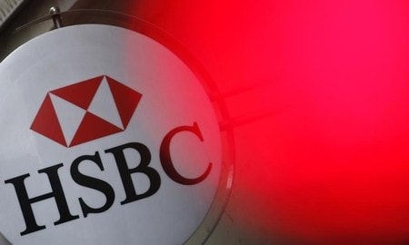 　６月２４日、英ＨＳＢＣは、第３・四半期末と２０１６年末のポンド相場見通しを引き下げ、英国の欧州連合（ＥＵ）離脱により、多額の経常・財政赤字を抱える同国の課題が浮き彫りになると指摘した。写真はパリで昨年６月撮影（２０１６年　ロイター/Christian Hartmann）