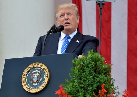 　５月２９日、トランプ米大統領はイスラム教徒と見られる女性２人に嫌がらせをする男性を止めようとしたグッドサマリタンチャーチ関係者２人が刺殺された事件について「こうした暴力行為は容認できない」として非難した（２０１７年　ロイター/Mike Theiler）
