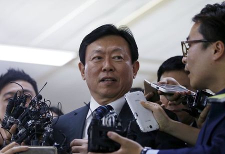 　８月７日、韓国有数の巨大財閥ロッテ・グループの経営権をめぐり、一族の争いが泥沼化の様相を呈している。写真は韓国事業を任されている次男の重光昭夫（韓国名：辛東彬）氏。ソウルで３日撮影（２０１５年　ロイター/Kim Hong-Ji）