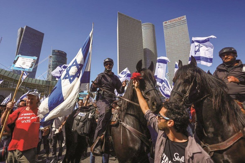 RONEN ZVULUNーREUTERS