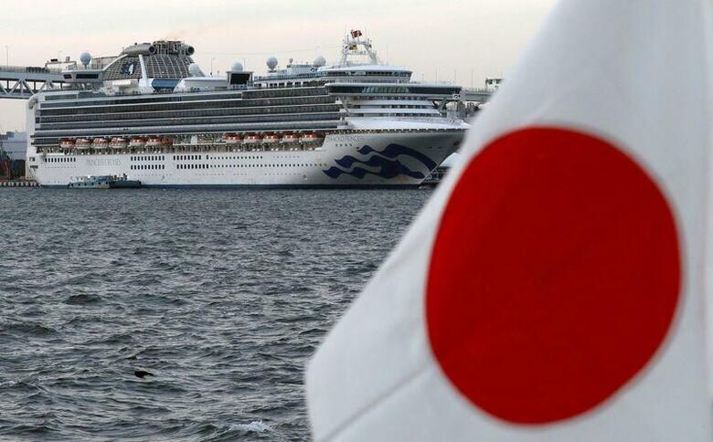 加藤勝信厚生労働相はNHKテレビの番組で、横浜港に停泊しているクルーズ船での新型コロナウイルスの集団感染を受け、新たに70人が同ウイルスに感染していることが明らかになったと述べた。写真は12日、横浜市の大黒ふ頭に停泊中のダイアモンド・プリンセス号（2020年　ロイター/Kim Kyung-Hoon）