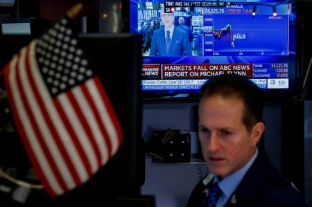 　１２月１日、トランプ米大統領が提唱する税制改革の実現可能性が高まる中、企業の利益が押し上げられることへの期待が強まっており、米国株式市場全体が盛り上がっている。写真はニューヨーク証券取引所で撮影（２０１７年　ロイター／Brendan McDermid）