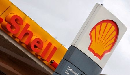 　４月２７日、英石油大手シェルは、ロシア産と他国産の石油を混合した製品など、ロシア産原料を含む石油製品の購入を打ち切ると明らかにした。写真はロンドンで２００８年１月撮影（２０２２年　ロイター／Toby Melville）