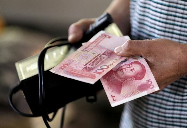 100元紙幣、2015年撮影 REUTERS/Jason Lee/File Photo