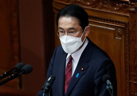　１２月１７日、岸田文雄首相（写真）は、高齢者の３回目の新型コロナワクチン接種を前倒しすることを明らかにした。国会で６日撮影（２０２１年　ロイター/Issei Kato）