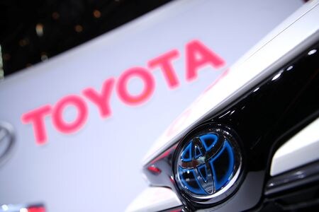 トヨタ自動車は１１日、４─６月の国内生産について従来計画から抑える方針を主要な仕入れ先に伝えたと明らかにした。写真はジュネーブで２０１９年３月撮影（２０２２年　ロイター／Denis Balibouse）